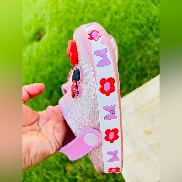 Crocs Minnie Mouse kids with charming 
One light up C-10 - Picture 4 of 8